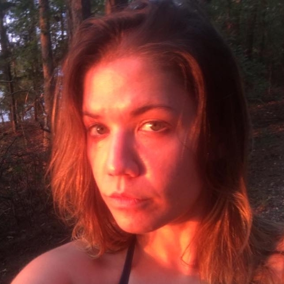 Meet your Posher, Kimberly - Picture 1 of 1